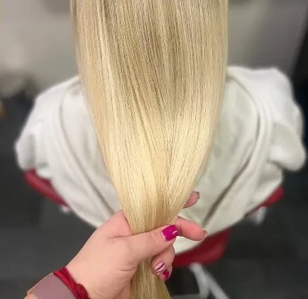 Pēc: gari, gaiši un vienmērīgi blondi mati